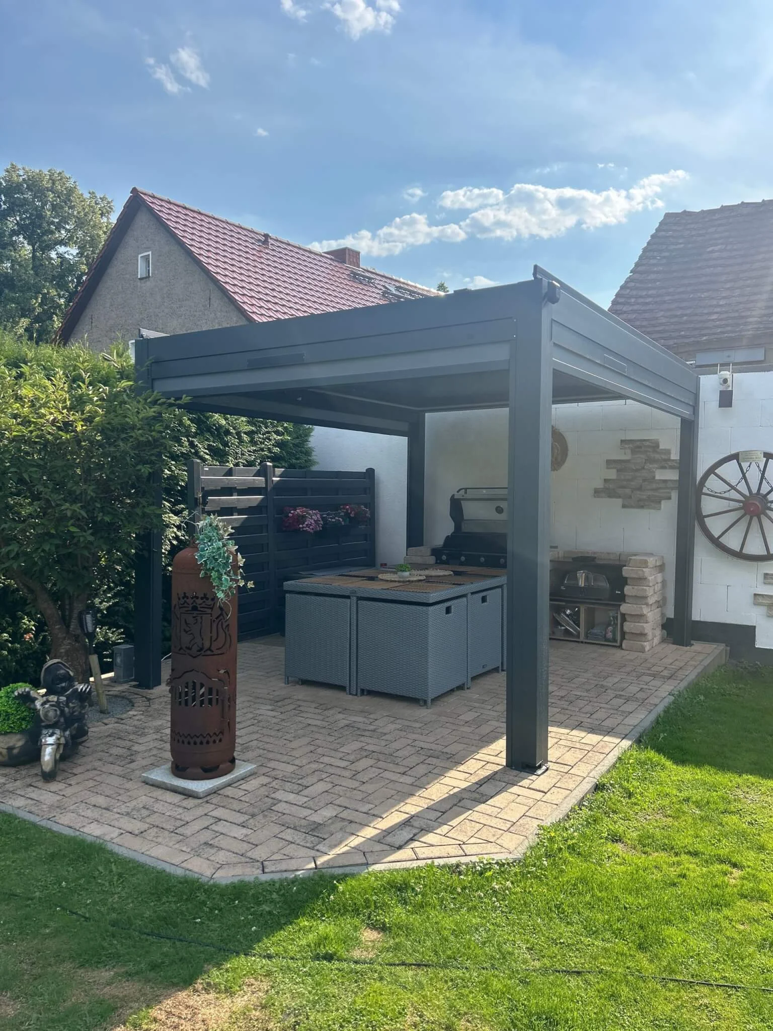 Click to view full screen HUUN Pergola Equa, Lamellendach elektrisch mit LED photo review