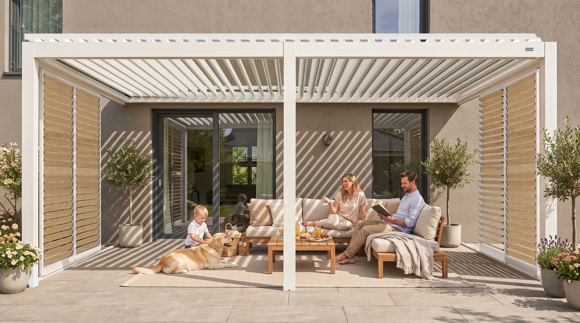 Pergola von HUUN als einladender Wohnbereich im Freien